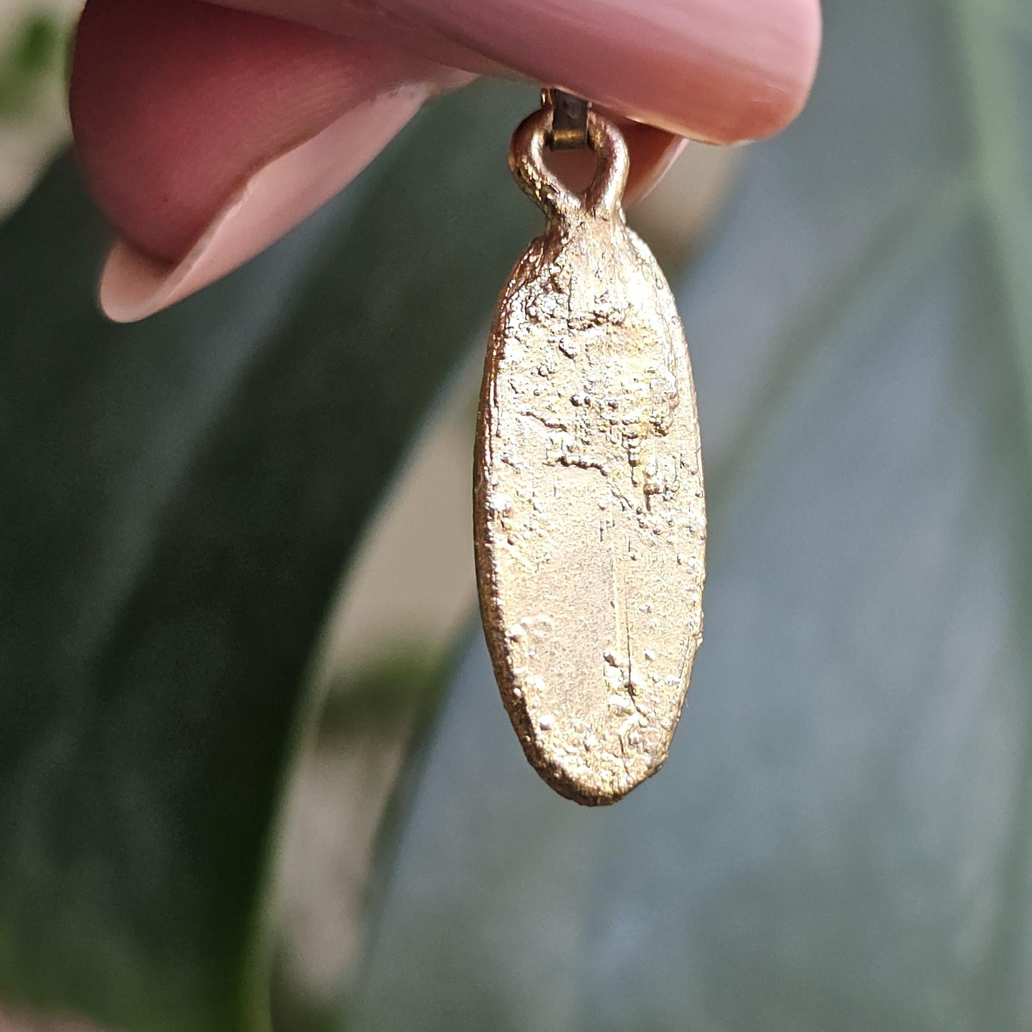 Rare 'Holly Blue' Agate 22kt Gold Electroplated Pendant, High Grade Purple / Periwinkle Chalcedony from Sweet Home, Oregon <100