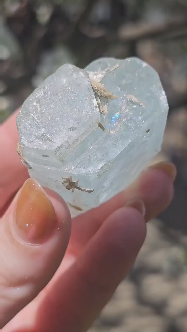 Aquamarine w Silver Muscovite