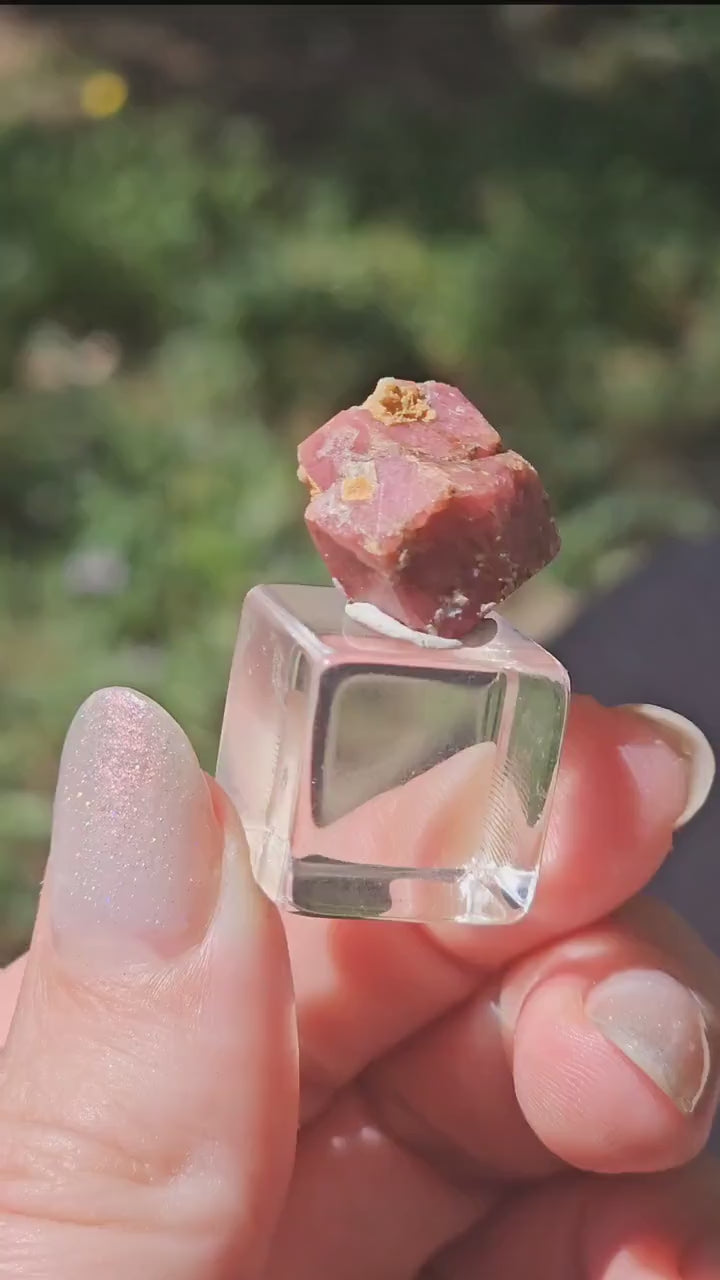 Rough Raspberry Garnet Floater from Sierra de Cruces Mexico <100